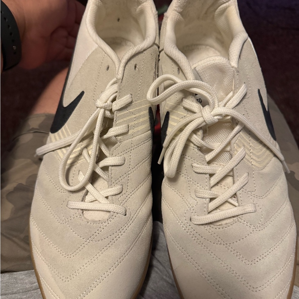 Nike Men's Cream and Black Athletic Shoes